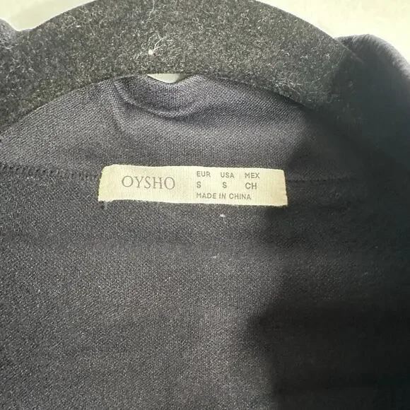 Oysho Black compression 1/4‎ zip pullover with thumb holes - Picture 2 of 5